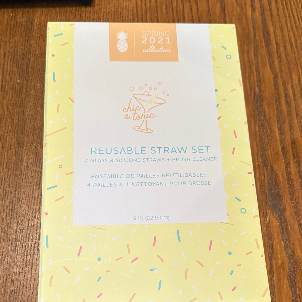 Reusable Straw Set - Yellow and Blue
Glass straws with silicone covers